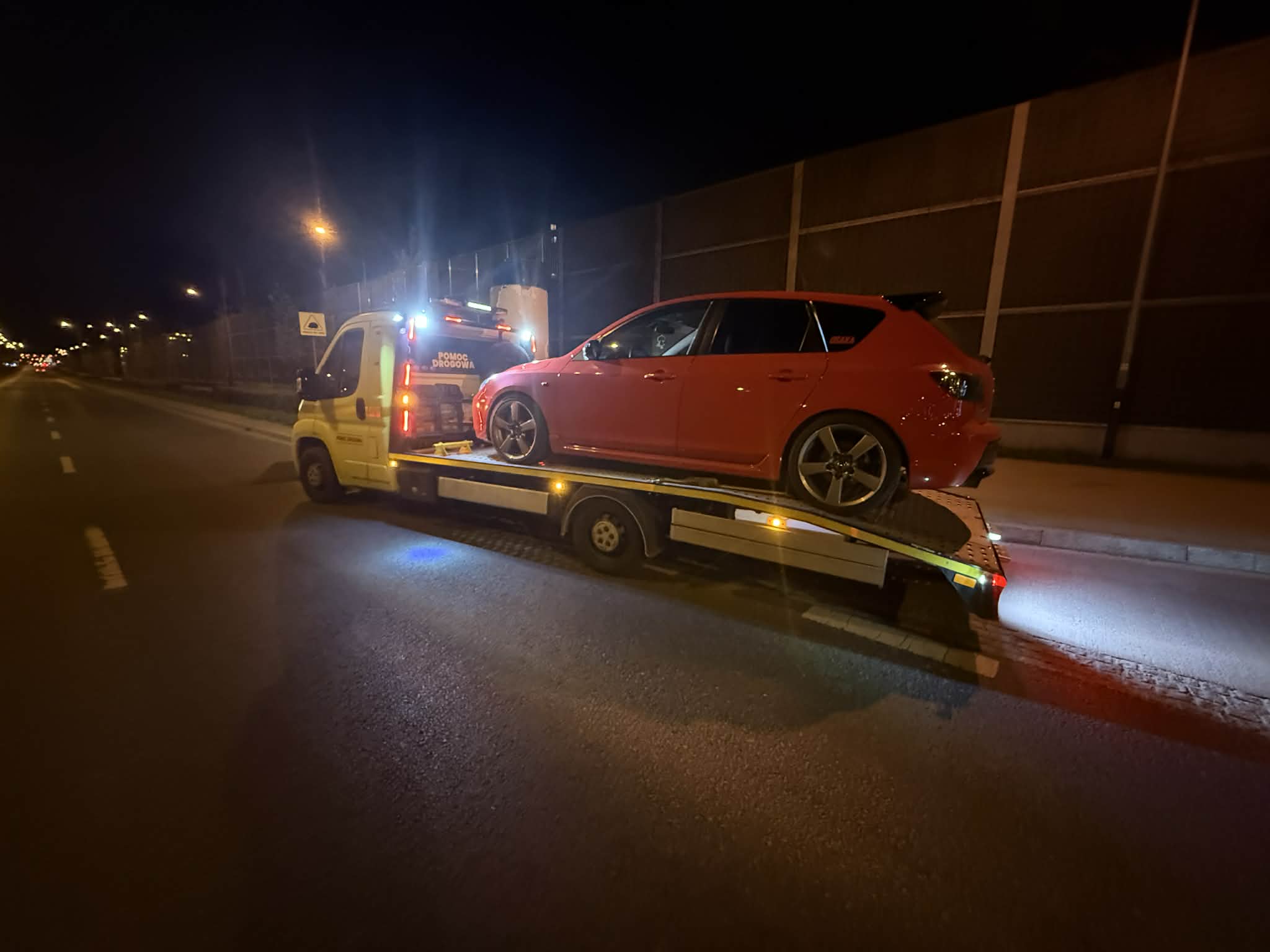 Mobilny dowóz benzyny i diesla na autostradzie A4